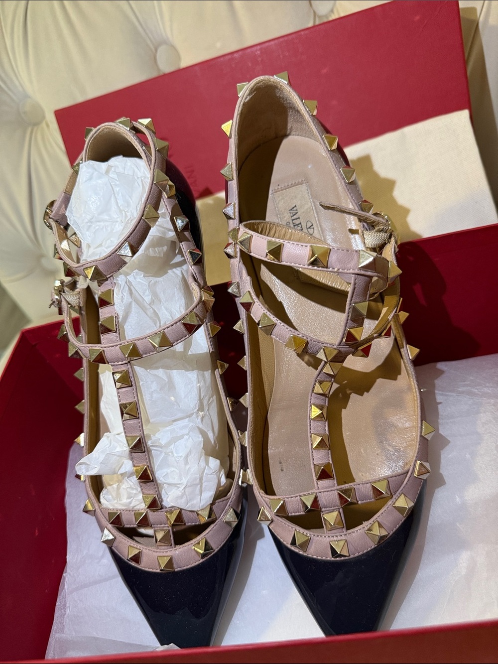 Valentino Garavani Black Leather Pointed Rockstud Flats with Nude Trim - Picture 2 of 4